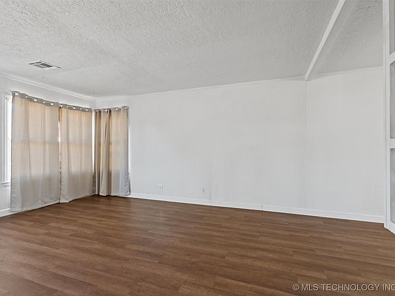 5th image of 1600 S Elm Ave