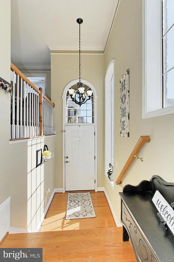 3 bed, 3.5 bath, 2664 sqft, $3,300 — Photo 3