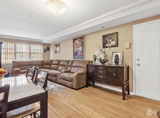 390 College Dr, Edison, NJ 08817