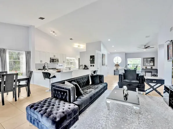7669 Springwater Place #202, Boynton Beach, FL 33437
