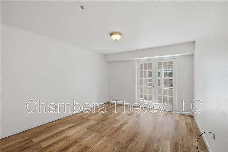 1 bed, 1.0 bath, 747 sqft, $1,975 — Photo 2
