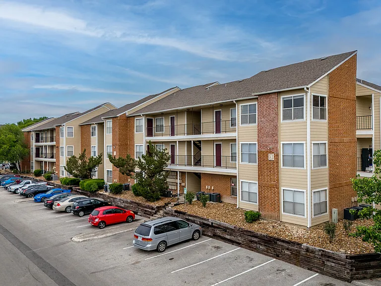 Doral Club Apartments — Photo 17