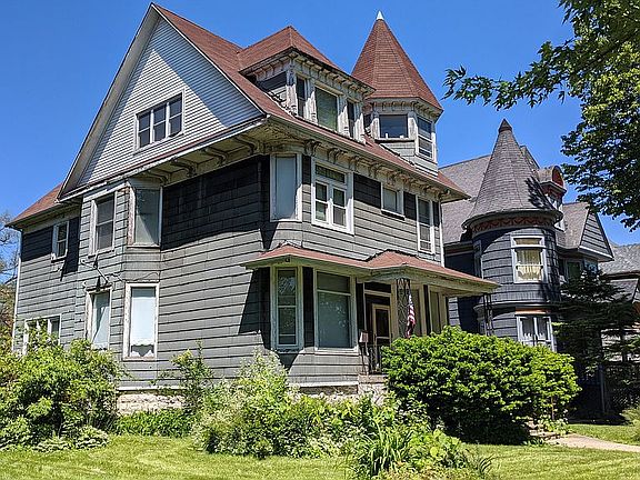2nd image of 324 N Waller Ave