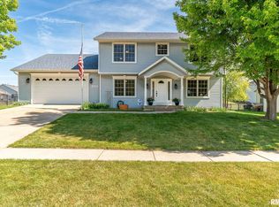 1410 W 61st St, Davenport, IA 52806