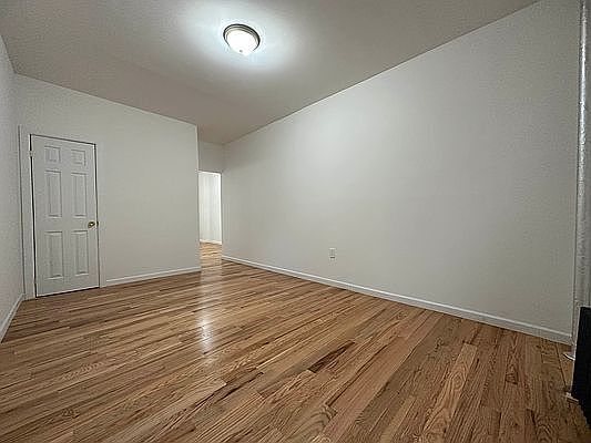 5th image of 165 Pinehurst Ave APT H