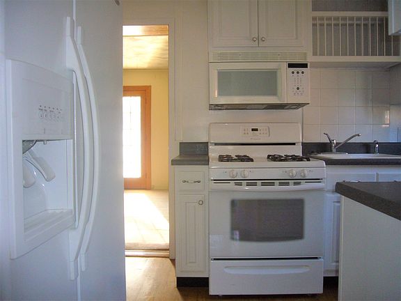 4th image of 204 N Emerson St