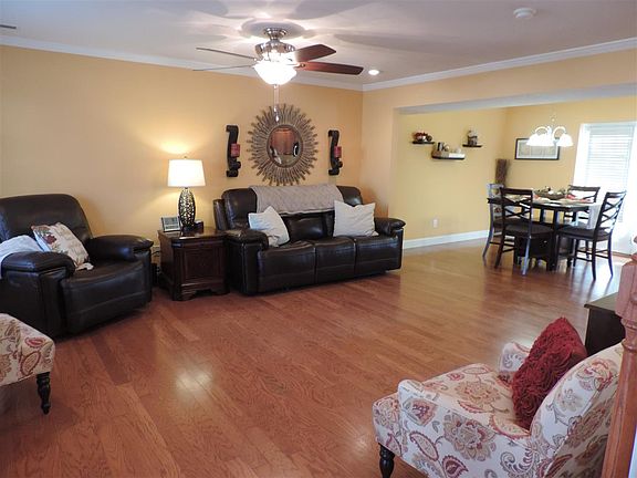 2nd image of 706 Emerald Dr