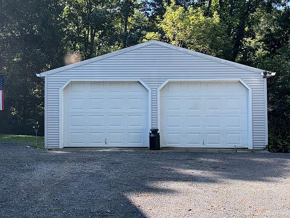 5th image of 679 Sharp Ridge Rd