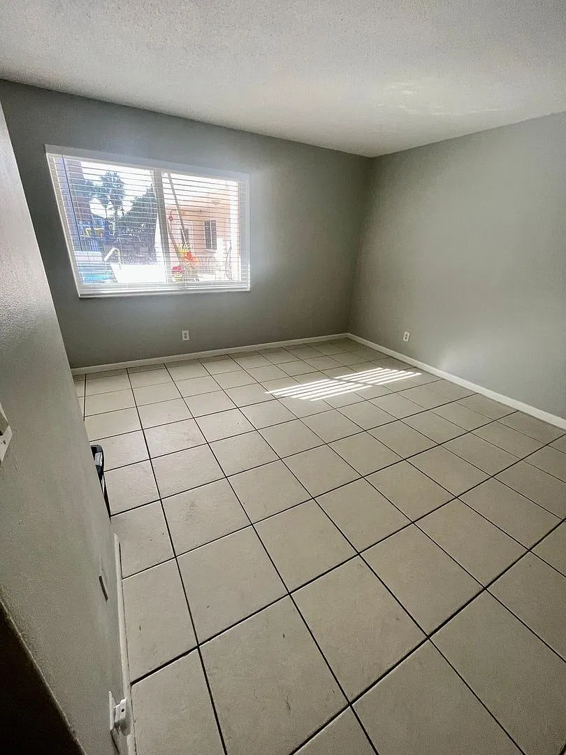 Camilia Manor — Photo 1