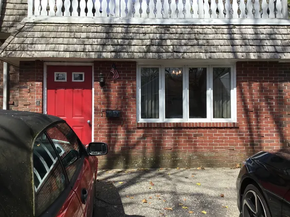 140 Hillcrest Ave APT 2, Providence, RI 02909