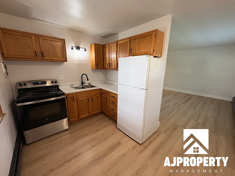 615 W 15th St #5 — Photo 3