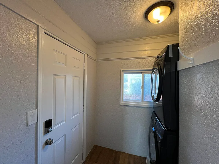 611 Ward St — Photo 16