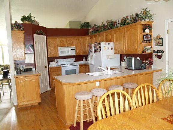 Custom kitchen with hardwood floor, all appliances stay