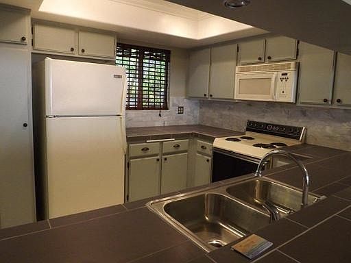 2nd image of 505 W 5th St APT 212