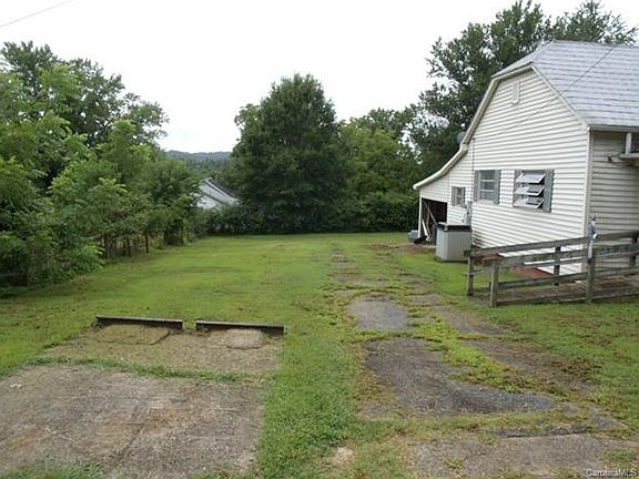 3rd image of 403 East Blvd