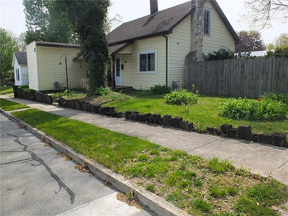 5th image of 601 S Elm St