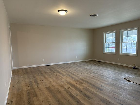3rd image of 112 W Slater St