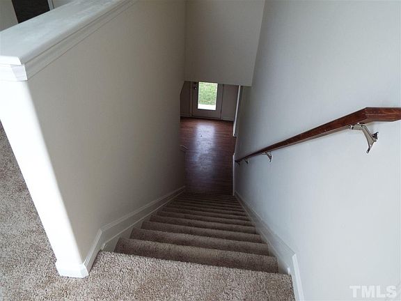 5th image of 696 Thistle Dr