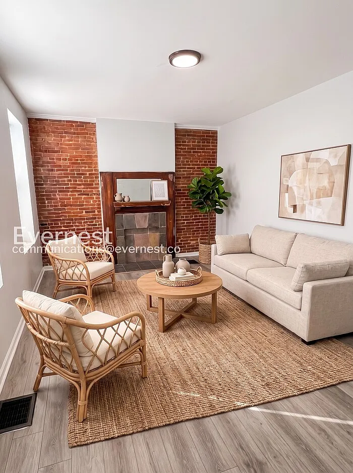 2 bed, 1.0 bath, 1227 sqft, $1,100 — Photo 2
