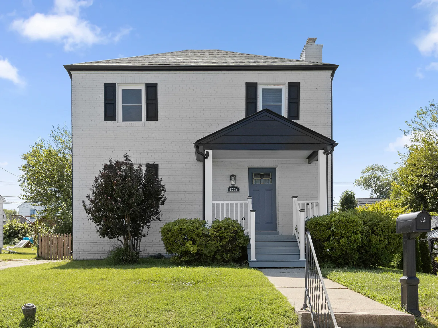 4 bed, 1818 sqft, $3,500 — Photo 2