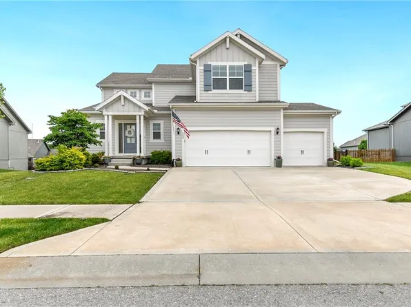 124 SE Briar Valley Ln, Blue Springs, MO 64064