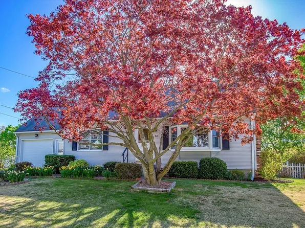 42 Evergreen Dr, Holyoke, MA 01040