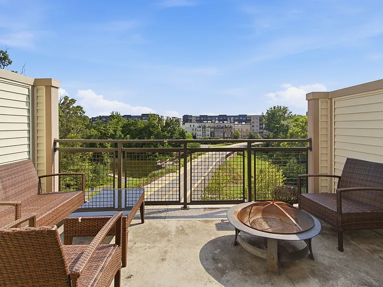 14566 Lake Vista Dr — Photo 30