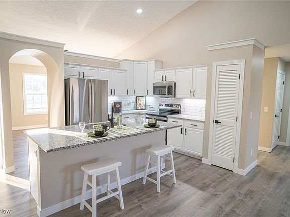 3rd image of 4662 Helmsworth Dr NE