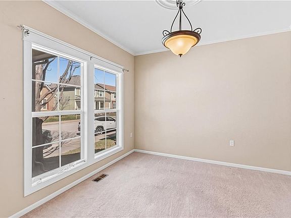 5th image of 407 E 30th Ave