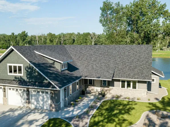 2607 Langer Ln, Bismarck, ND 58504