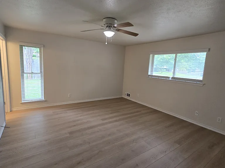 1305 Spring Creek Dr — Photo 10