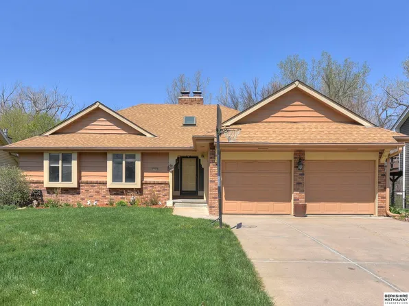 15942 Nottingham Dr, Omaha, NE 68118