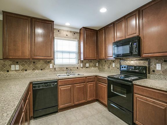 5th image of 1227 Alhambra Dr