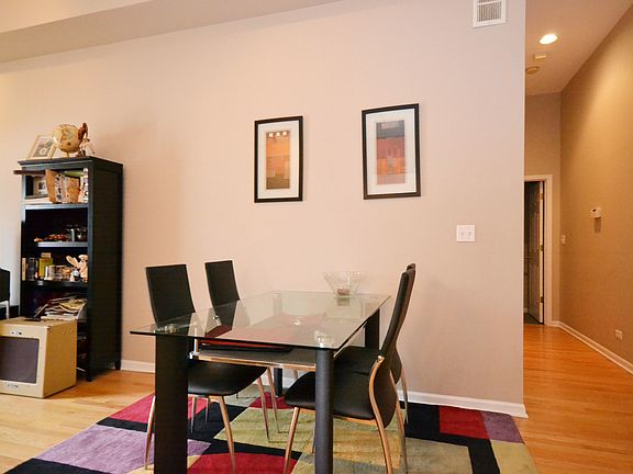 3rd image of 2226 N Lincoln Ave APT 3C