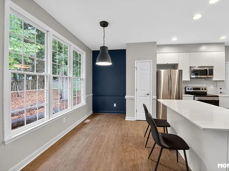8006 Crenshaw Ln — Photo 6