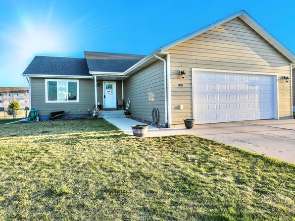 908 28th Ave NE, Aberdeen, SD 57401
