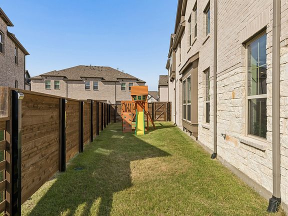 5th image of 321 Sugarmaple Ln