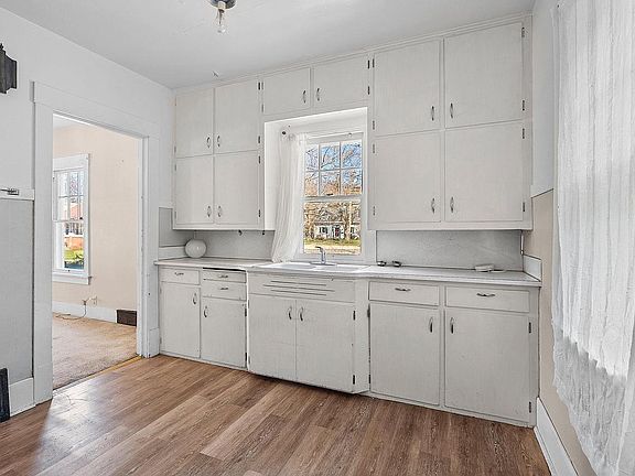 3rd image of 3210 Monroe STREET
