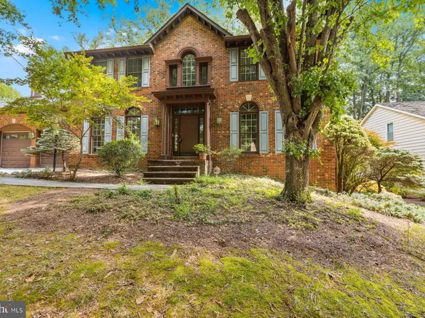 5621 Sugarbush Ln, Rockville, MD 20852