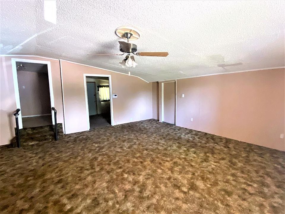 2nd image of 512 W 10th St