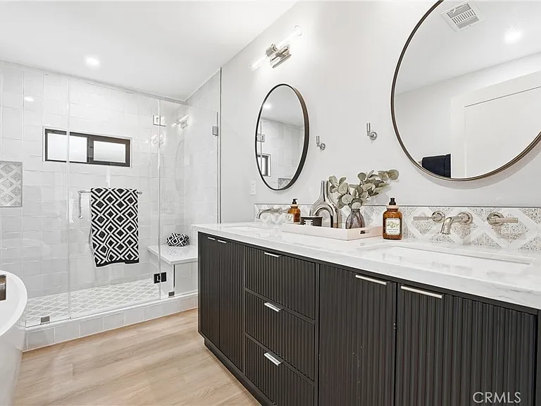 4523 Lexington Ave — Photo 15