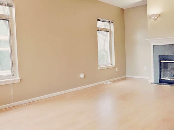 3rd image of 15902 NE 93rd Way #101