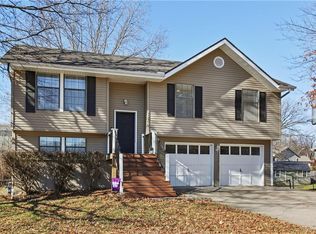 7340 N Hickory St, Kansas City, MO 64118