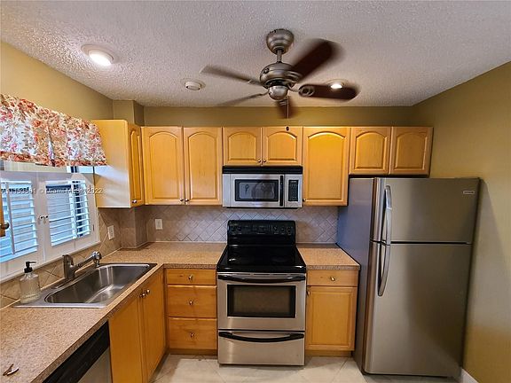 4th image of 200 Jacaranda Country Club Dr Suite 5C