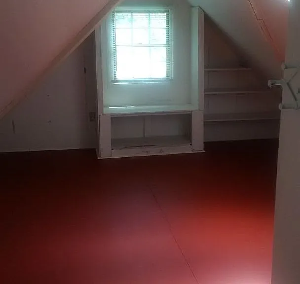 611 E University St — Photo 9