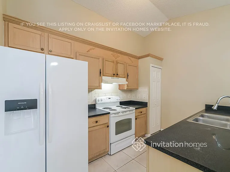 2419 Parsons Pond Cir — Photo 7