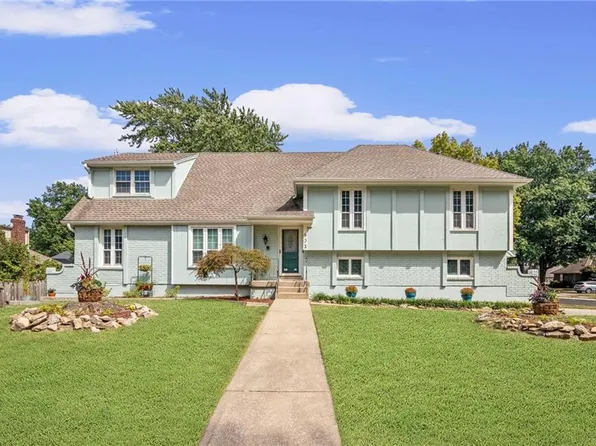 403 SE Richardson Pl, Lees Summit, MO 64063