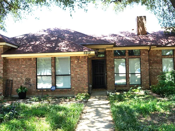 5912 Royal Club Dr, Arlington, TX 76017