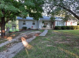 2002 S Aurora St, Eldon, MO 65026