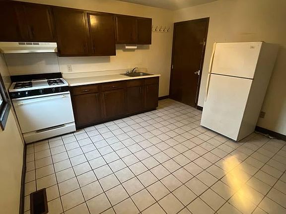 3rd image of 1 River St APT 4